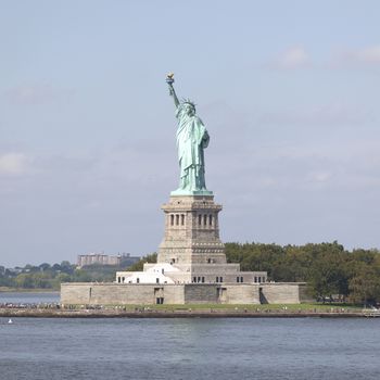 statue of miss liberty in new york city