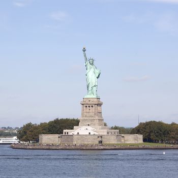 statue of miss liberty in new york city