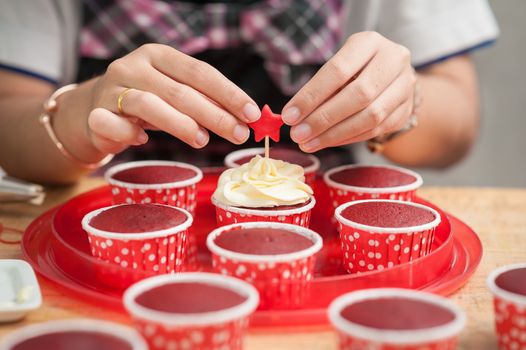 Making red velvet cupcakes