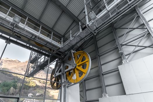 Detail of the mechanisms that allow the operation of a cableway.