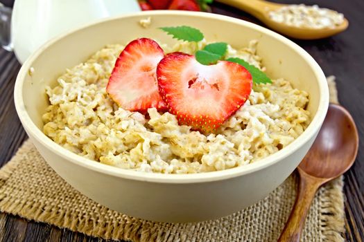 Oatmeal with strawberries on sacking