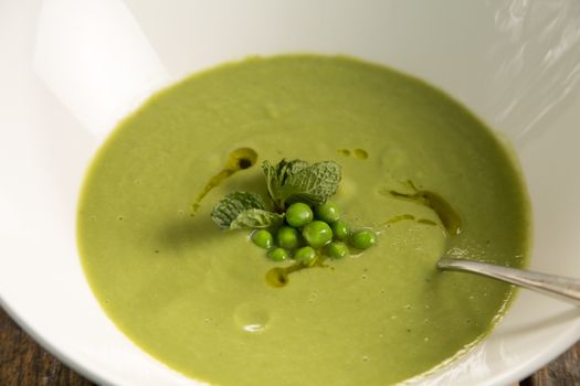 Chilled pea & mint soup