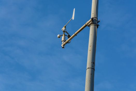 Weather station with anemometer
