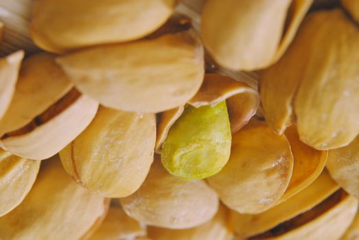 Many walnut pistachios