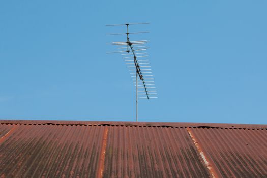 The antenna on the roof