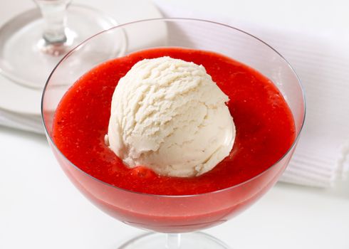 Ice cream with strawberry puree in coupe