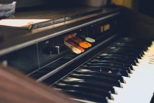 Antique reed organ
