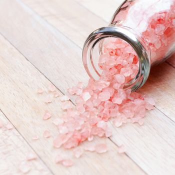 Himalayan crystal salt is far superior to traditional iodized salt. Himalayan salt is millions of years old and pure, untouched by many of the toxins and pollutants that pervade other forms of ocean salt. Detoxifies the body by balancing systemic pH.