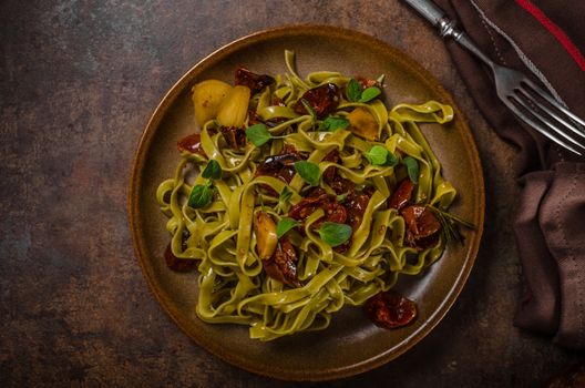 Pasta with sun dried tomatoes