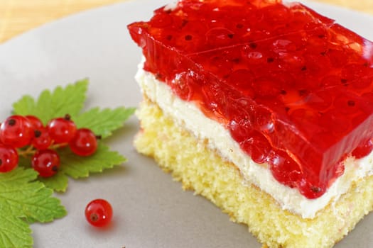 cake with red currant berries
