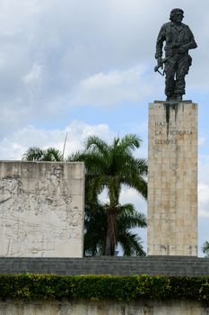 Che Guevara statue and the mausoleum in Revolution Square
