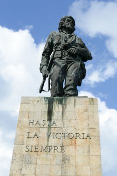 Che Guevara statue and the mausoleum in Revolution Square