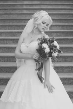Black and white photo of the bride with a bouquet  flowers