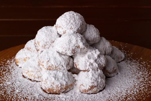 Almond cookies with icing