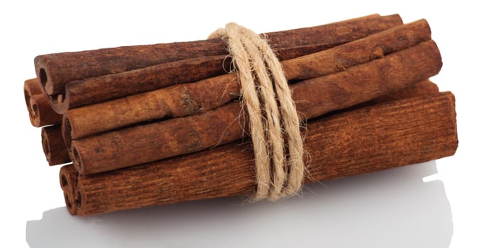 Cinnamon sticks connected jute rope on a white background