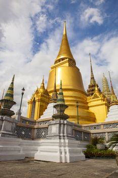 golden pagoda grand palace important worship and traveling desti