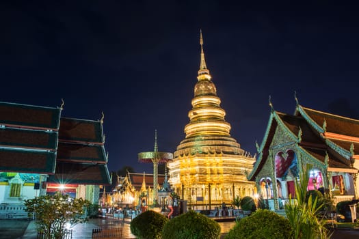 Wat Phrathat Hariphunchai Worra Mahawiharn on quiet nights in La