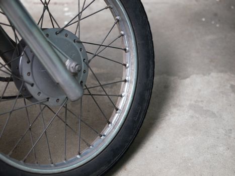 CLOSE-UP OF MOTORCYCLE SPOKES AND WHEEL