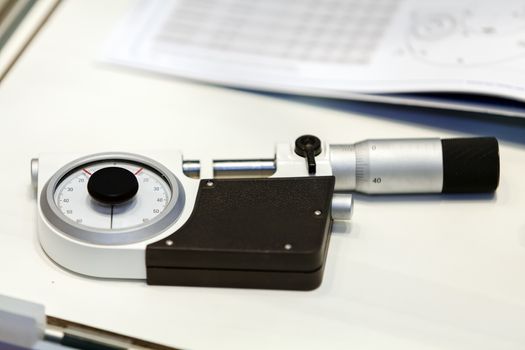 Measuring apparatus device
