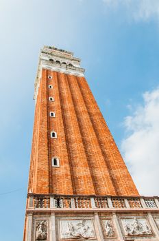 Le campanile de la place Saint-Marc à Venise