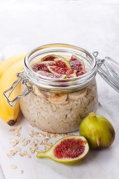 Old fashion oats with figs