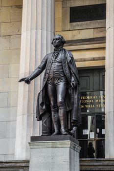 Statue of George Washington at New York Manhattan financial dist