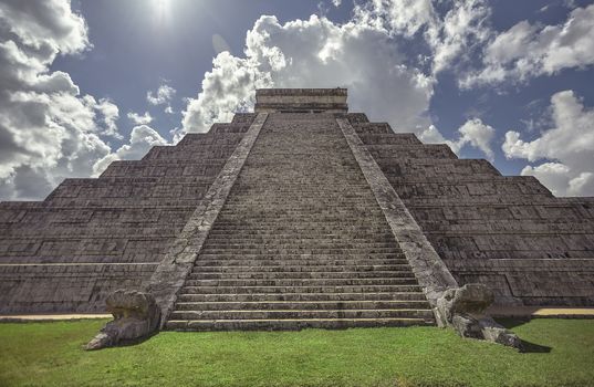 Front view of the Pyramid of the Chichen Itza