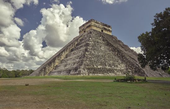 Side view of the unrenovated part of the Pyramid of the Chichen 