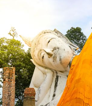 Big reclining buddha statue in Wat Khun Inthapramun temple , Ang