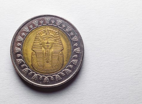 reverse side of the Egyptian pound coin with the image of the Sp