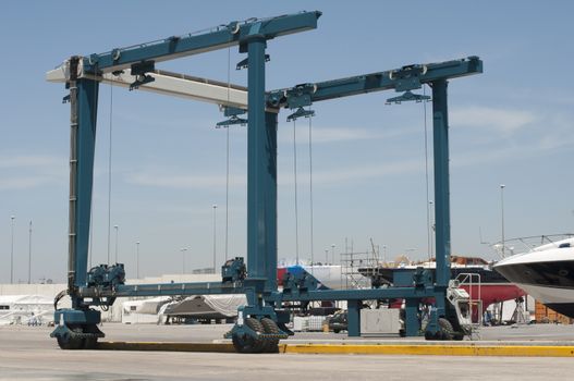 Crane to move yachts