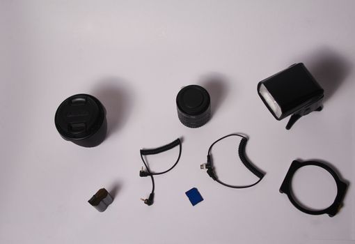 Set of photographic equipment, cables, battery, lens, flash, extender
