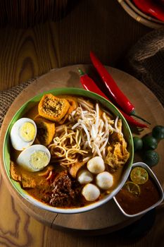 traditiona curry spicy noodle soup