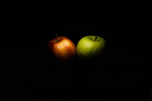 Apples in the dark