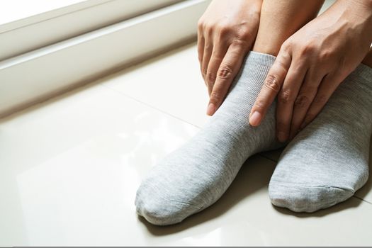 woman wearing a pair soft grey sock