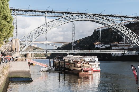 View of the Luizi Bridge and the atmosphere around in Porto, Por
