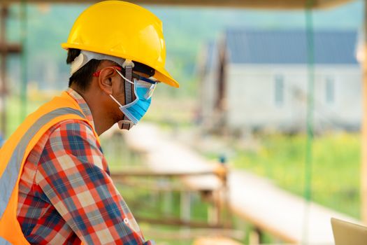 Construction worker wearing protective mask
