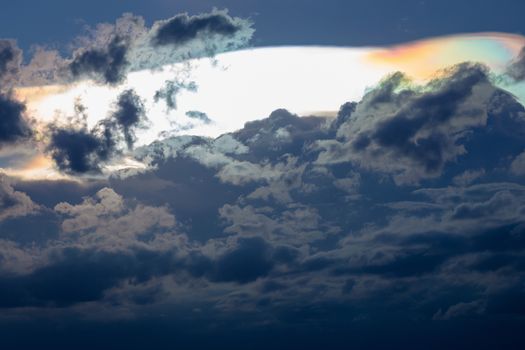 Cloud iridescence, diffraction phenomenon produce very vivid col