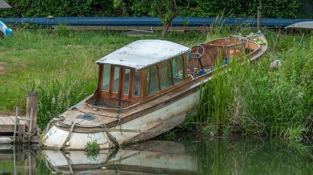old abandoned boat on the river bank in bath england