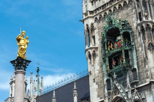 The Marian Column and the Clock chimes at the Marienplatz
