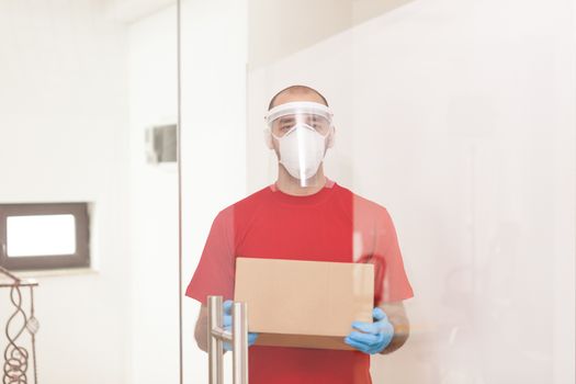 Delivery guy with mask