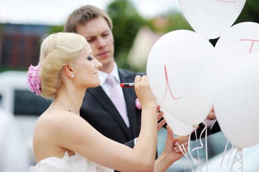 Bride writing on a balloon