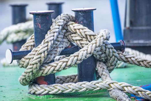 Cleat with mooring line of a trawler