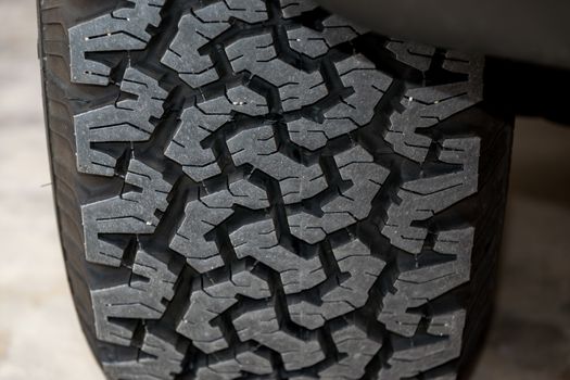 Tire tread pattern