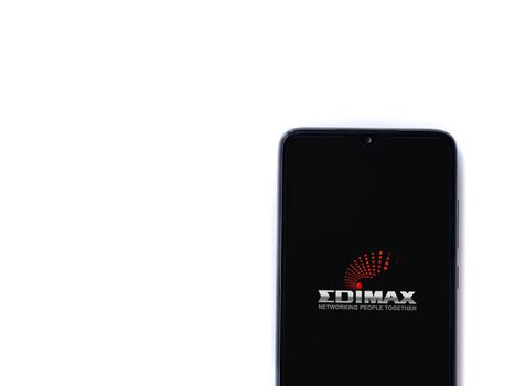 EdiRange app launch screen with logo on the display of a black m