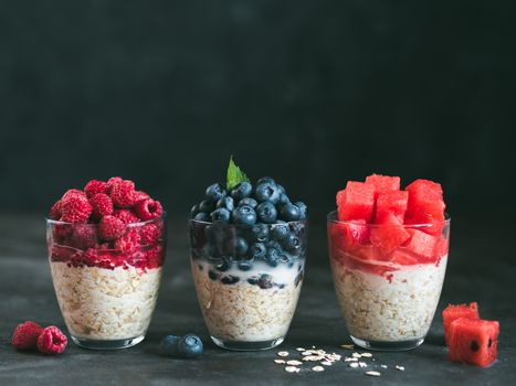 overnight oats with berries