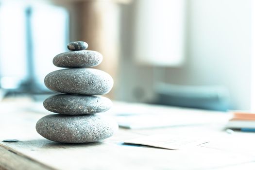Feng Shui: Stone cairn in the living room, balance and relaxation