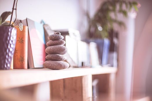 Feng Shui: Stone cairn in the living room, balance and relaxation