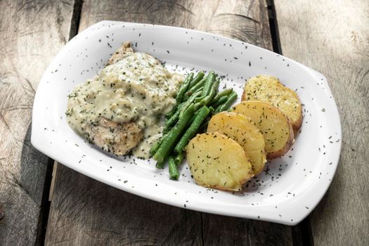 chicken breast with blue cheese sauce and roast potatoes