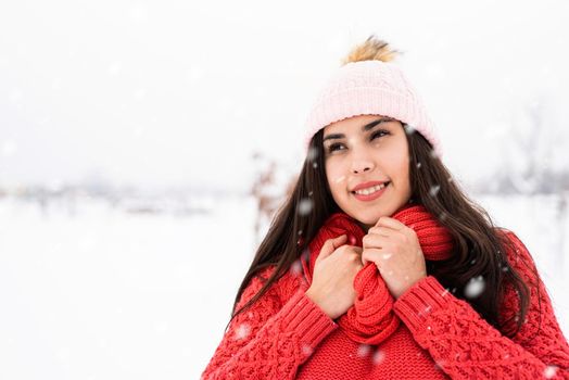 Portrait of a beautiful smiling young woman in wintertime outdoors